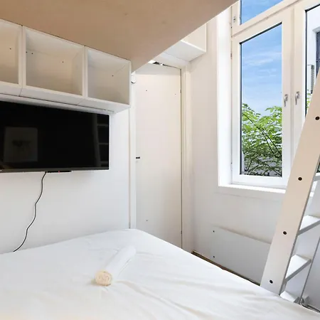 Hostel Shared With Private In Center *